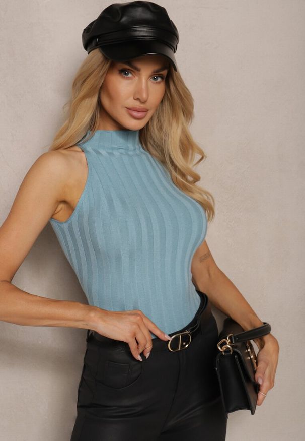 Renee - Jasnoniebieski Top z Golfem i Wiskozą z Prążkowanego Materiału Lilithea. Okazja: na co dzień. Typ kołnierza: golf. Kolor: niebieski. Materiał: materiał, wiskoza, prążkowany. Styl: elegancki, casual
