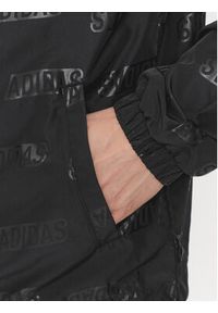 Adidas - adidas Kurtka przejściowa Embossed Coaches IJ6434 Czarny Regular Fit. Kolor: czarny. Materiał: syntetyk