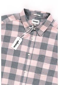 Wrangler - KOSZULA MĘSKA KRÓTKI RĘKAW WRANGLER SS 1PKT SHIRT ROSE SHADOW W5881OYS8 112129603. Materiał: bawełna. Długość rękawa: krótki rękaw. Długość: krótkie #6