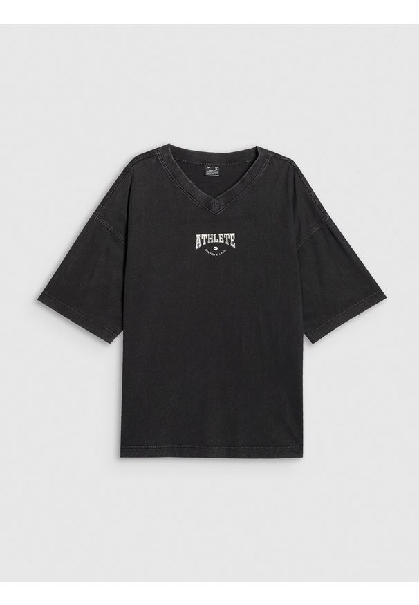 4f - 4F T-shirt oversize z nadrukiem damski - czarny S. Okazja: na co dzień. Typ kołnierza: dekolt w serek. Kolor: czarny. Materiał: materiał, dzianina. Długość rękawa: krótki rękaw. Długość: krótkie. Wzór: nadruk. Styl: vintage, sportowy, casual