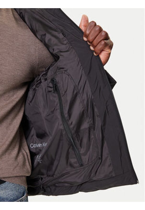 Calvin Klein Kurtka puchowa LV04LD521G Czarny Regular Fit. Kolor: czarny. Materiał: syntetyk