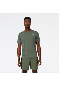 Koszulka męska New Balance MT23222DON – zielona. Kolor: zielony. Materiał: poliester, materiał. Sport: fitness