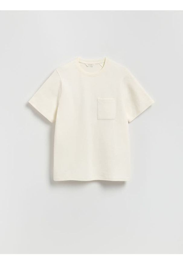 Reserved - T-shirt comfort z kieszonką - złamana biel. Materiał: dzianina, bawełna
