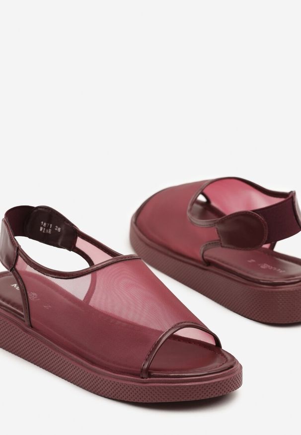 Renee - Bordowe Sandały Ozdobione Paskiem Hirmoi. Okazja: na imprezę. Zapięcie: pasek. Kolor: czerwony. Materiał: jeans. Wzór: aplikacja. Sezon: lato. Styl: elegancki