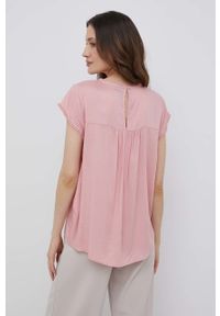 Vero Moda bluzka damska kolor różowy gładka. Kolor: różowy. Materiał: włókno, tkanina. Długość rękawa: krótki rękaw. Długość: krótkie. Wzór: gładki