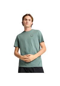 Koszulka męska Puma Ess Elevated Tee. Kolor: zielony. Wzór: aplikacja, haft