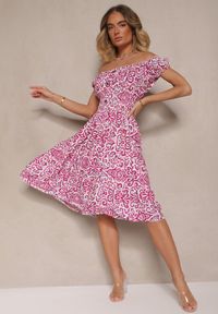 Renee - Różowa Sukienka Bawełniana z Gumką w Talii i Ornamentalnym Printem Natilessae. Okazja: na co dzień. Kolor: różowy. Materiał: bawełna. Wzór: nadruk. Styl: elegancki, casual