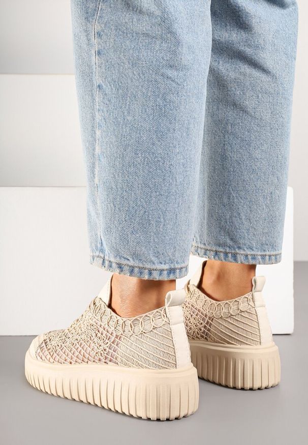 Born2be - Beżowe Ażurowe Sneakersy Vices na Grubej Podeszwie z Tłoczeniem Luminise. Okazja: na co dzień. Kolor: beżowy. Wzór: ażurowy