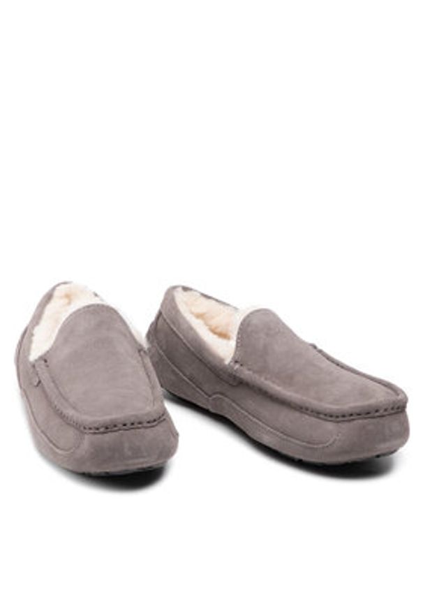 Ugg Kapcie M Ascot 1101110 Szary. Kolor: szary. Materiał: skóra