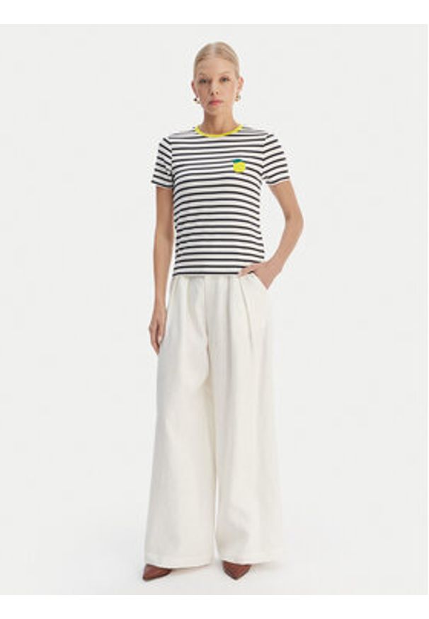 only - ONLY T-Shirt Heart 15318959 Biały Regular Fit. Kolor: biały. Materiał: wiskoza