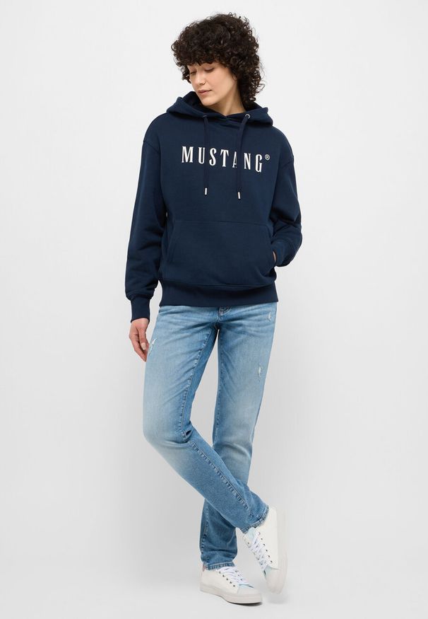 Mustang - MUSTANG MARGO DAMSKA BLUZA WKŁADANE PRZEZ GŁOWĘ Z KAPTUREM DARK SAPPHIRE 1013934 4136. Typ kołnierza: kaptur