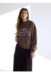 Reserved - Bluza z nadrukiem - ciemnobrązowy. Kolor: brązowy. Materiał: dzianina, bawełna. Wzór: nadruk #1