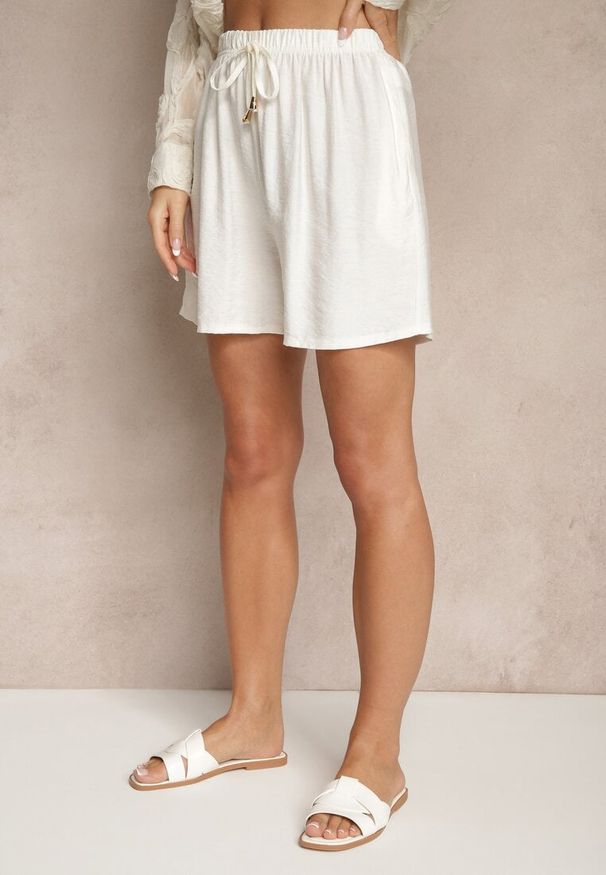 Renee - Jasnobeżowe Szorty z Bawełny High Waist z Wiązaniem Filorella. Okazja: na spacer, na co dzień. Stan: podwyższony. Kolor: beżowy. Materiał: bawełna. Sezon: lato. Styl: casual