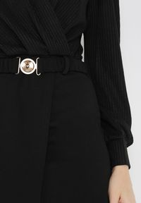 Born2be - Czarna Sukienka Flutterfruit. Kolor: czarny. Długość rękawa: długi rękaw. Wzór: prążki, aplikacja. Typ sukienki: kopertowe, dopasowane. Styl: klasyczny. Długość: mini #6