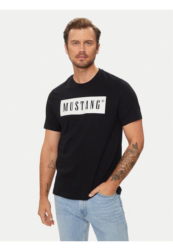 Mustang T-Shirt Austin 1014749 Czarny Regular Fit. Kolor: czarny. Materiał: bawełna