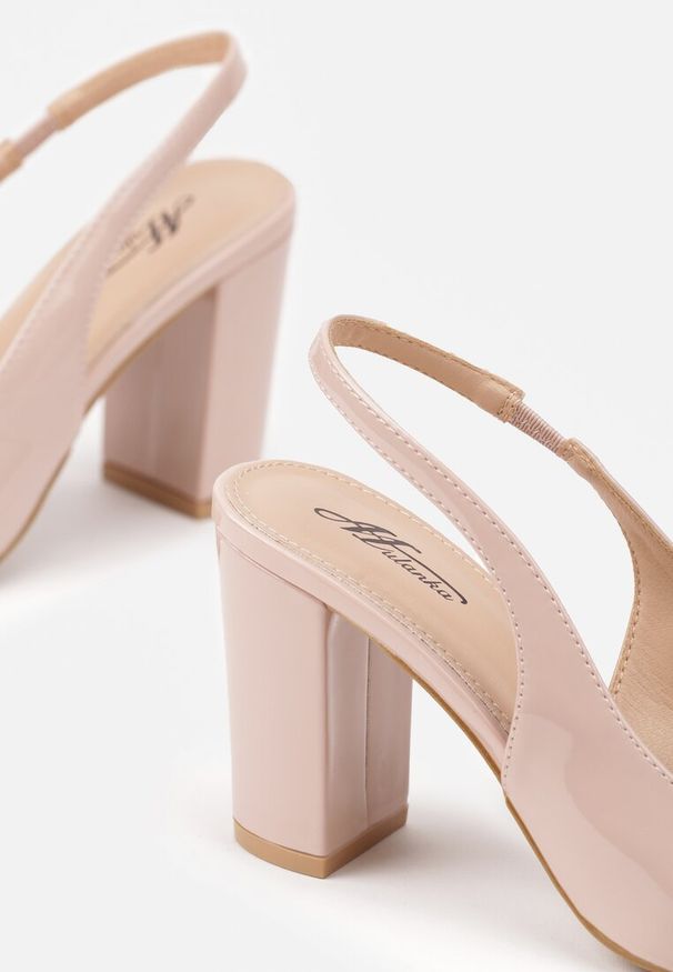 Renee - Beżowe Sandały Lakierowane na Słupku Slingback Halasela. Okazja: na imprezę, na co dzień. Kolor: beżowy. Materiał: lakier. Obcas: na słupku. Styl: wizytowy, casual, elegancki