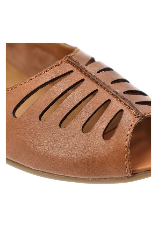 Baleriny damskie Maciejka, cholewka ze skóry naturalnej licowej wsuwany fason na płaskiej podeszwie, brązowe, P7541-29/00-1. Kolor: brązowy. Materiał: skóra. Szerokość cholewki: normalna. Obcas: na płaskiej podeszwie