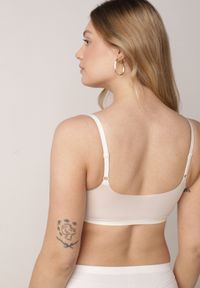 Born2be - Jasnobeżowy Bezszwowy Biustonosz Bez Fiszbin z Usztywnianymi Miseczkami Leavessa. Kolor: beżowy. Materiał: tkanina #7