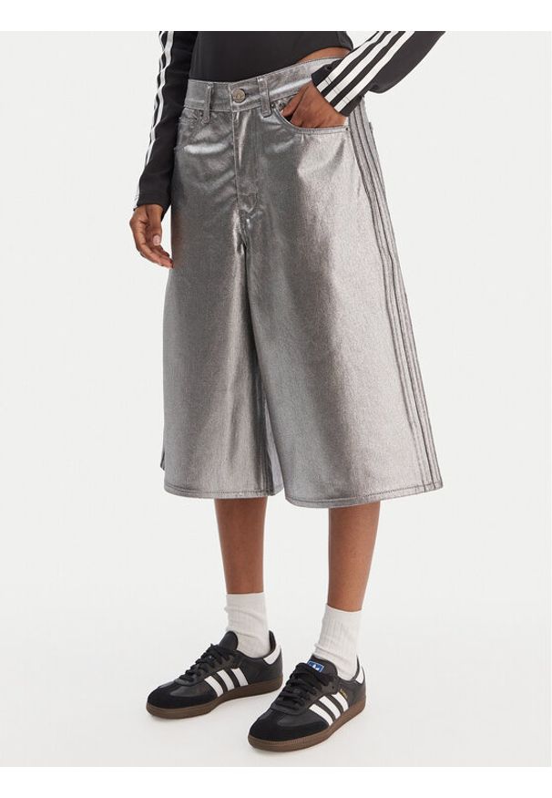 Adidas - adidas Szorty jeansowe Firebird Jorts KD2930 Srebrny Regular Fit. Kolor: srebrny. Materiał: bawełna