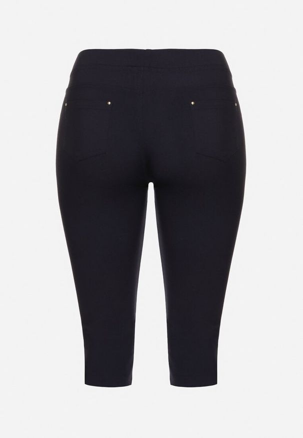 Born2be - Ciemnogranatowe Spodnie z Bawełny o Kroju Capri Dolonisa. Okazja: na co dzień. Kolor: niebieski. Materiał: bawełna. Styl: młodzieżowy, elegancki, casual