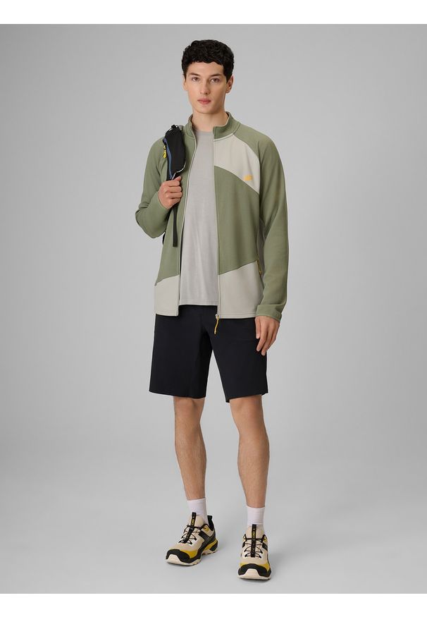 4f - 4F Bluza trekkingowa regular bez kaptura męska - khaki L. Typ kołnierza: bez kaptura. Kolor: oliwkowy, wielokolorowy, brązowy. Materiał: materiał. Długość: długie