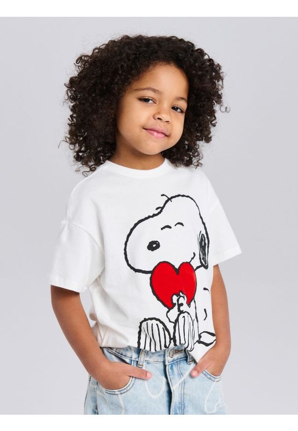 Sinsay - Bawełniana koszulka z nadrukiem Peanuts - kremowy. Kolor: kremowy. Materiał: bawełna. Wzór: nadruk