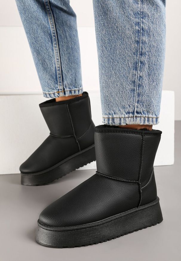 Renee - Czarne Śniegowce na Platformie Mocno Ocieplane Miage. Okazja: na co dzień. Kolor: czarny. Materiał: jeans. Obcas: na platformie. Styl: elegancki, casual