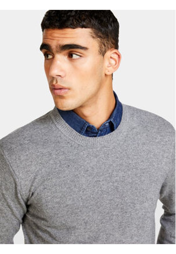 Sisley Sweter 102HS1B17 Szary Slim Fit. Kolor: szary. Materiał: syntetyk