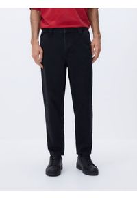 Reserved - Jeansy carrot fit - czarny. Kolor: czarny