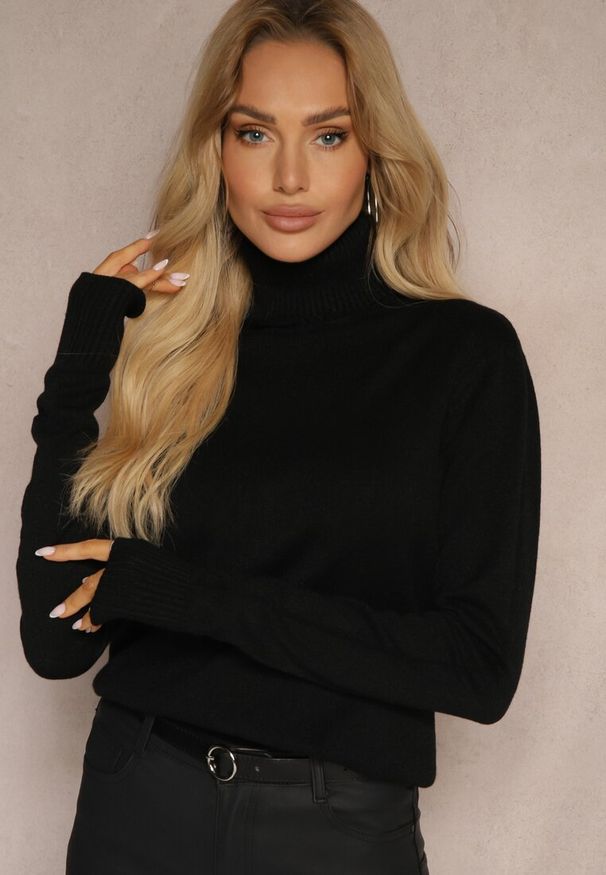 Renee - Czarny Golf Sweter o Dopasowanym Kroju z Kaszmirem Zairith. Okazja: na spacer, na spotkanie biznesowe, do pracy, na co dzień. Typ kołnierza: golf. Kolor: czarny. Materiał: kaszmir. Wzór: aplikacja. Styl: elegancki, biznesowy, klasyczny, casual