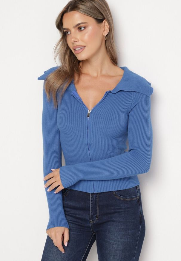 Born2be - Granatowy Dopasowany Kardigan w Prążki Zapinany na Suwak z Szerokim Kołnierzem Zinleina. Okazja: na co dzień, do pracy. Kolor: niebieski. Materiał: jeans. Wzór: prążki. Styl: casual, elegancki