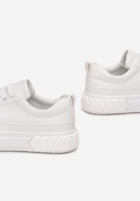 Born2be - Białe Sneakersy Pyrhanthe. Zapięcie: sznurówki. Kolor: biały. Szerokość cholewki: normalna. Wzór: kolorowy, aplikacja. Obcas: na płaskiej podeszwie