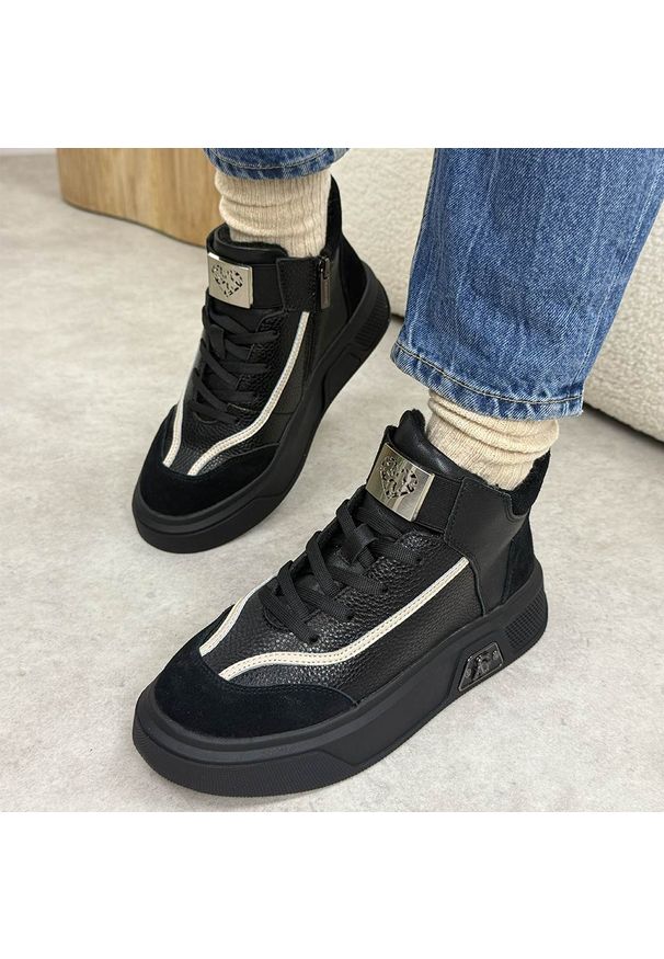 Czarne skórzane botki damskie Cambell 19357. Nosek buta: okrągły. Zapięcie: sznurówki. Kolor: czarny. Materiał: skóra. Sezon: zima, jesień. Obcas: na platformie. Styl: klasyczny, elegancki