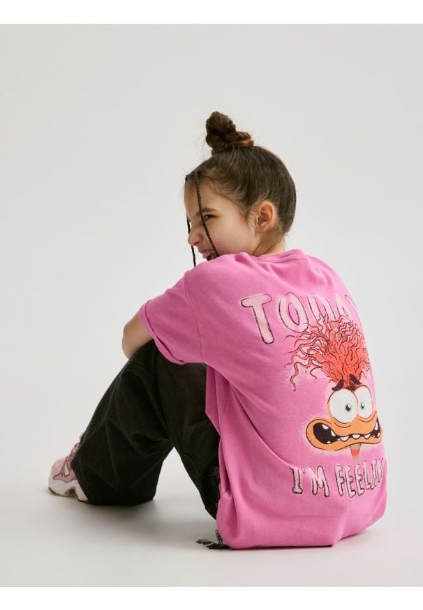 Reserved - T-shirt z nadrukiem Inside Out - fuksja. Kolor: różowy. Materiał: bawełna. Wzór: nadruk