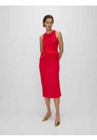 Reserved - Sukienka midi z wiązaniem - czerwony. Kolor: czerwony. Materiał: tkanina. Wzór: gładki. Typ sukienki: proste. Długość: midi #1