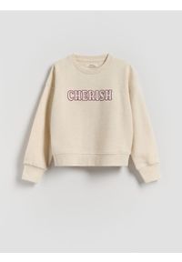 Reserved - Bluza z haftowanym napisem - beżowy. Kolor: beżowy. Materiał: dzianina, bawełna. Wzór: napisy, haft