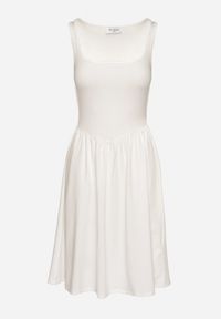 Born2be - Biała Sukienka z Wiskozą o Rozkloszowanym Kroju Edivane. Okazja: na co dzień. Kolor: biały. Materiał: wiskoza. Długość rękawa: na ramiączkach. Sezon: wiosna, lato. Typ sukienki: rozkloszowane. Styl: casual #4