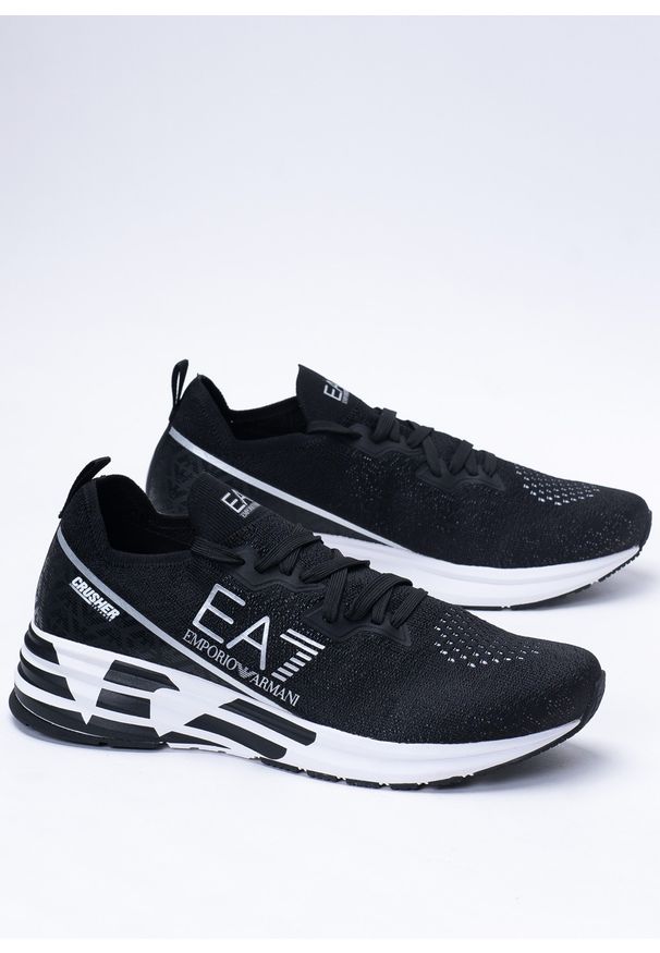 Sneakersy męskie czarne EA7 Emporio Armani X8X095 XK240 A120. Okazja: do pracy, na spacer, na co dzień. Kolor: czarny. Sport: turystyka piesza