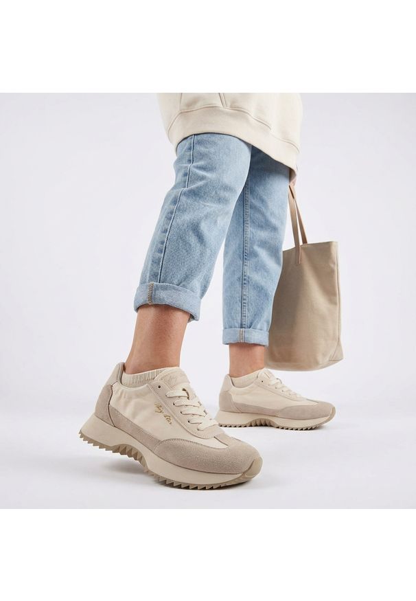 Big-Star - Sneakersy damskie Big Star, cholewka ze skóry naturalnej z klasycznym sznurowaniem i płaską podeszwą, beżowe, TT274512. Okazja: na co dzień. Zapięcie: sznurówki. Kolor: beżowy. Materiał: skóra. Szerokość cholewki: normalna. Obcas: na płaskiej podeszwie