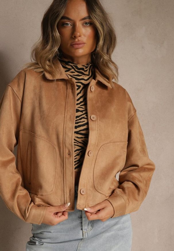 Renee - Beżowa Kurtka z Imitacji Zamszu o Koszulowym Kroju Aronelle. Kolor: beżowy. Materiał: zamsz