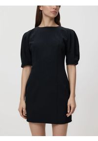 Reserved - Sukienka z bufiastymi rękawami - czarny. Kolor: czarny. Materiał: tkanina. Wzór: gładki