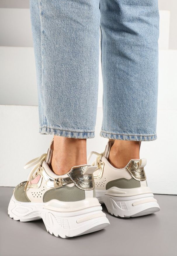 Renee - Beżowo-Zielone Sneakersy Streetwearowe na Grubej Podeszwie Waniffia. Okazja: na co dzień. Kolor: beżowy. Materiał: jeans. Wzór: aplikacja