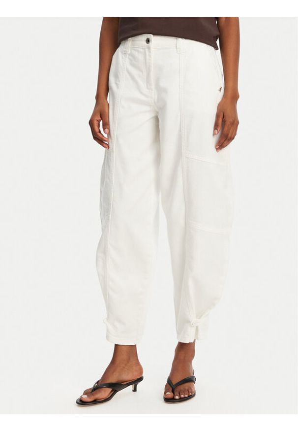 Patrizia Pepe Jeansy 2P1694/D107-W146 Biały Boyfriend Fit. Kolor: biały