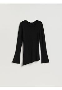 Reserved - Sweter z asymetrycznym dołem - czarny. Kolor: czarny. Materiał: dzianina, wiskoza