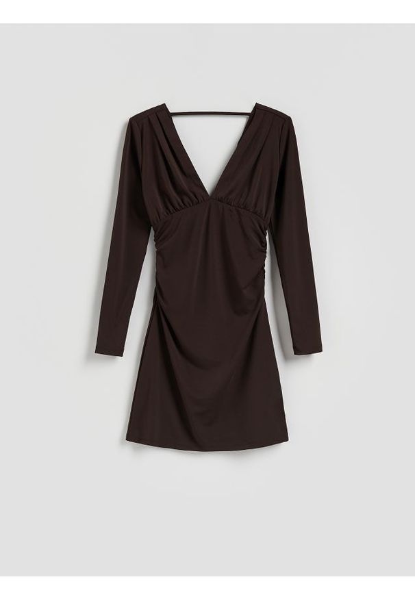 Reserved - Sukienka z marszczeniami - ciemnobrązowy. Kolor: brązowy. Materiał: dzianina