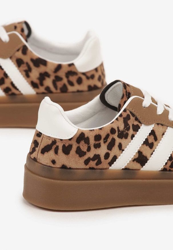 Renee - Panterkowe Sneakersy na Kauczukowej Podeszwie Ozdobione Paskami Nilimea. Okazja: na co dzień. Zapięcie: pasek. Materiał: kauczuk. Wzór: aplikacja