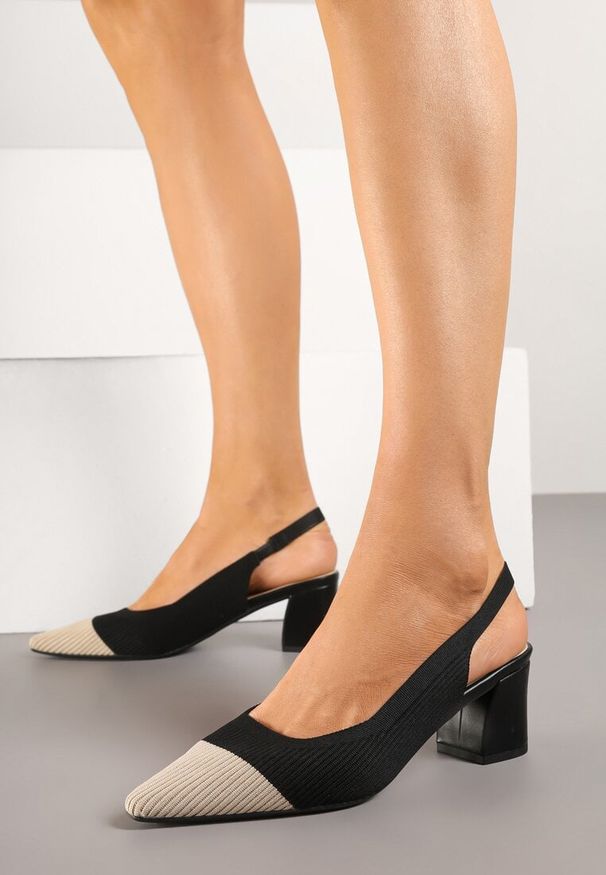 Renee - Czarne Sandały na Słupku Typu Slingback z Kontrastowym Noskiem Udivira. Okazja: na co dzień, na spacer. Kolor: czarny. Materiał: jeans. Obcas: na słupku. Styl: elegancki, casual