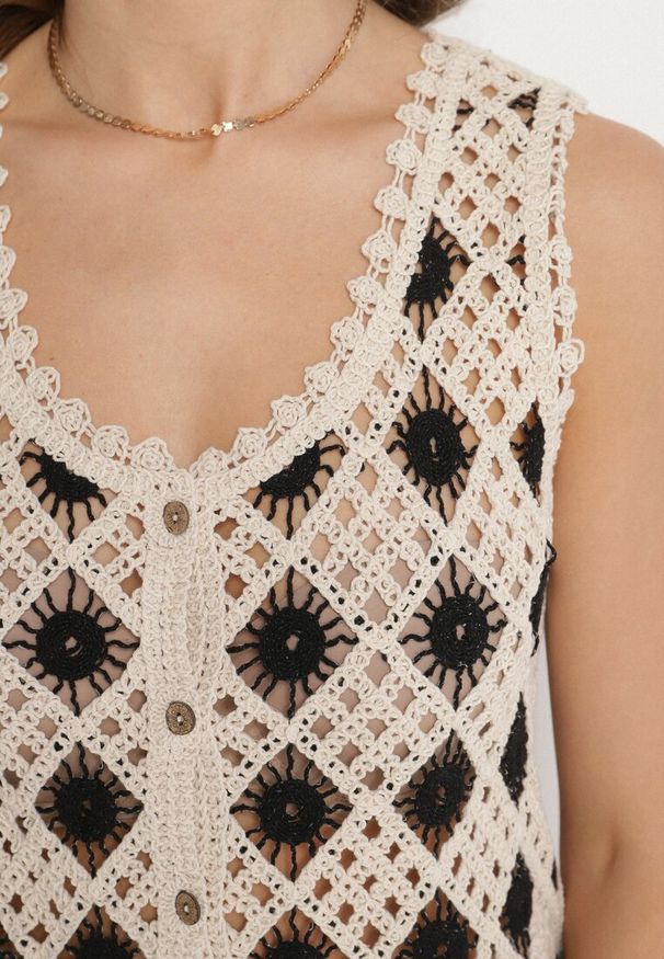 Born2be - Czarno-Beżowa Kamizelka Szydełkowa z Dekoltem w Serek Banisella. Okazja: na co dzień. Typ kołnierza: dekolt w serek. Kolor: beżowy. Materiał: tkanina, jeans. Wzór: ażurowy. Sezon: lato. Styl: casual, boho