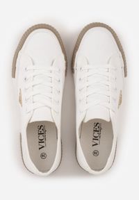Renee - Biało-Beżowe Trampki VICES na Żłobionej Platformie Zdobione Trójkątną Aplikacją Lorerina. Nosek buta: okrągły. Zapięcie: sznurówki. Kolor: biały. Materiał: materiał. Wzór: aplikacja. Obcas: na platformie. Wysokość obcasa: niski #3