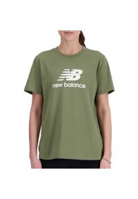 Koszulka New Balance WT41502DEK - zielona. Kolor: zielony. Materiał: bawełna. Długość rękawa: krótki rękaw. Długość: krótkie. Wzór: napisy